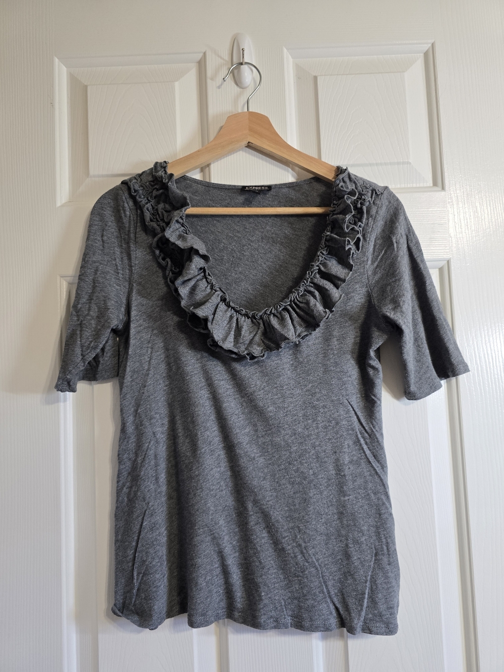 Express Women's Gray Solid Knit Cotton Modal Scoop Neck Ruffle Tee Pullover M
